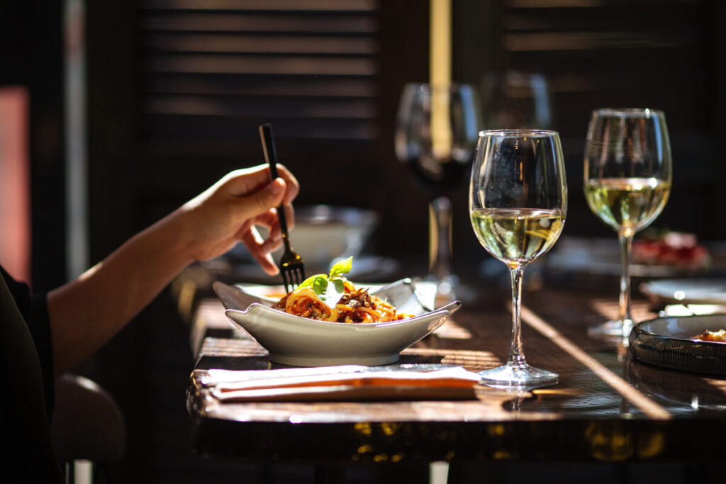 A Food Lover’s Guide to Dining in Kinston’s Arts & Cultural District: Where Creativity and Cuisine Meet